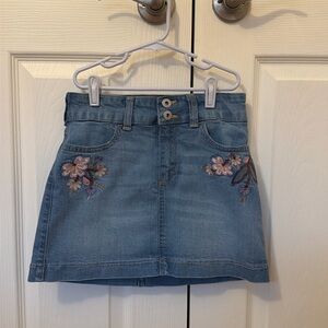 Abercrombie kids Jean skort with embroidered flowers size 11/12